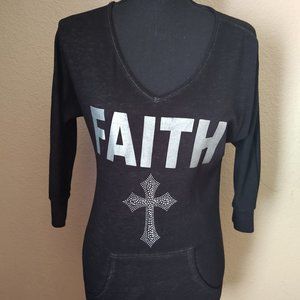 Black 3/4 sleeve Shirt Faith and cross Size Small